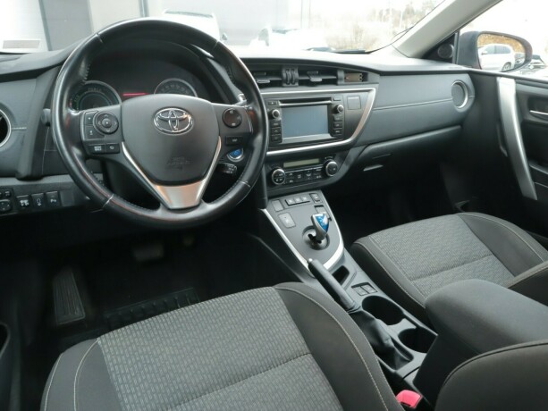 toyota-auris-elektrisitetbensin-2015-big-9