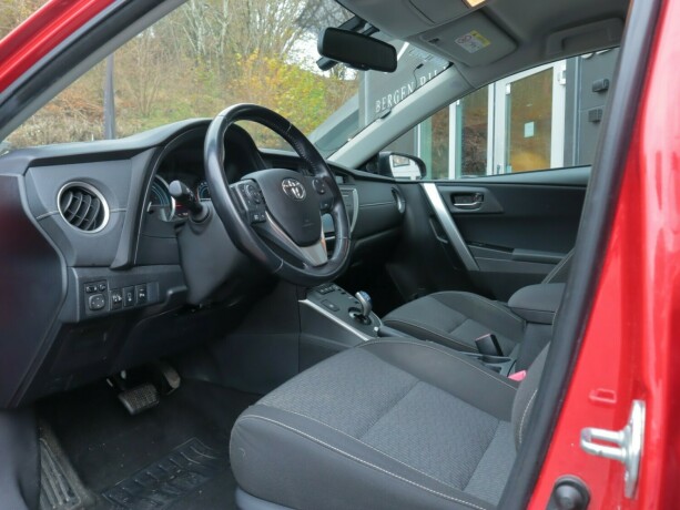 toyota-auris-elektrisitetbensin-2015-big-7