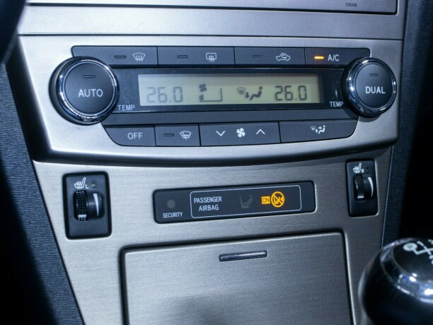 toyota-avensis-bensin-2012-big-41