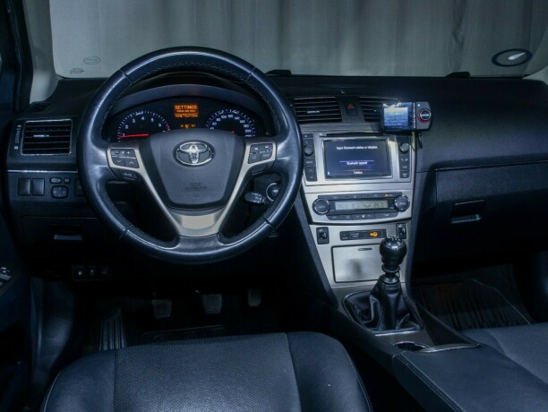 toyota-avensis-bensin-2012-big-46