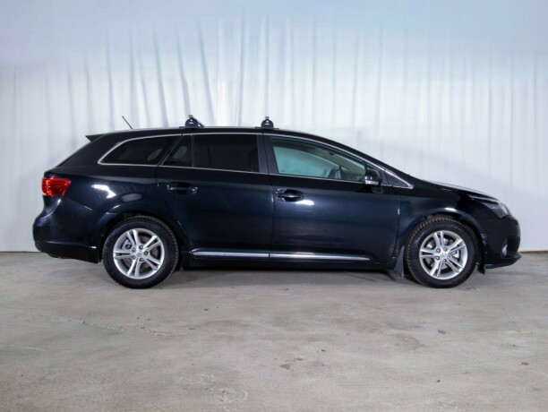 toyota-avensis-bensin-2012-big-5