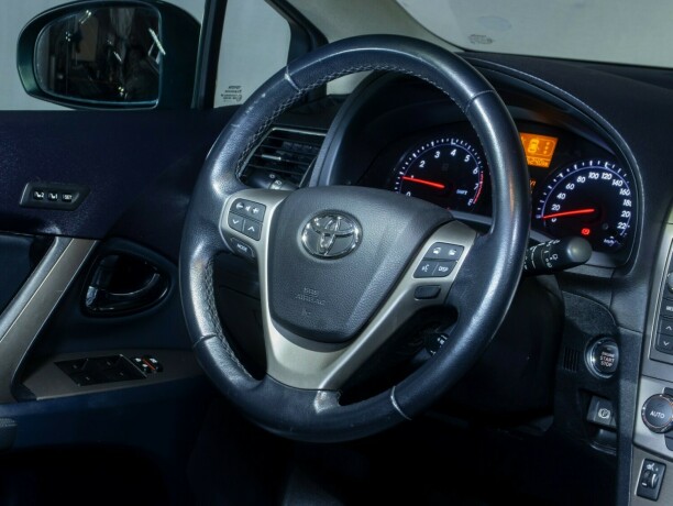 toyota-avensis-bensin-2012-big-19