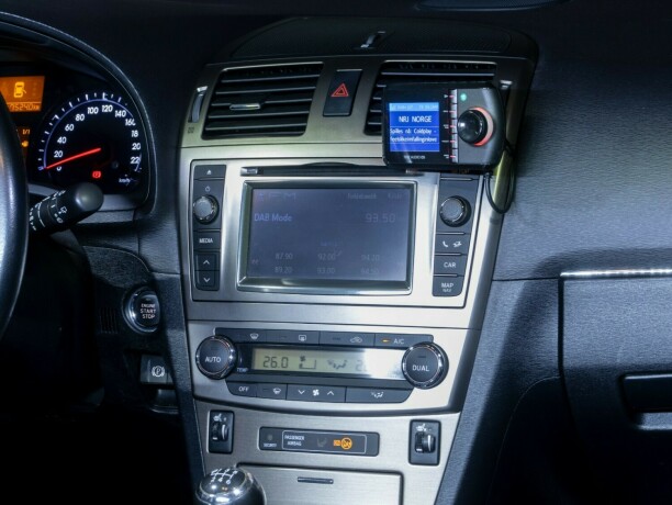 toyota-avensis-bensin-2012-big-20