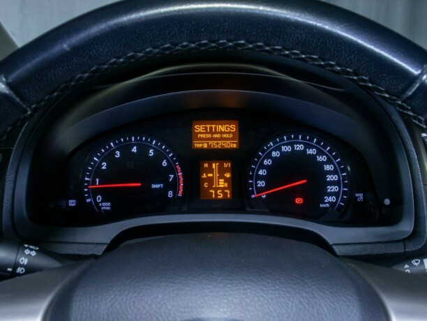 toyota-avensis-bensin-2012-big-28