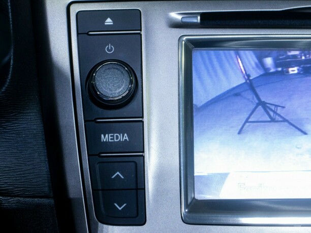 toyota-avensis-bensin-2012-big-40