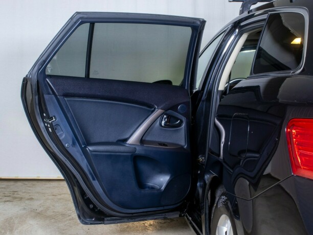 toyota-avensis-bensin-2012-big-22