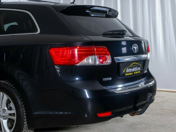 toyota-avensis-bensin-2012-big-10