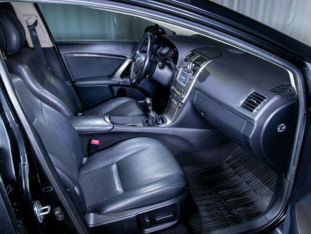 toyota-avensis-bensin-2012-big-55