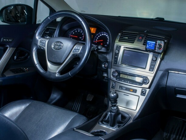 toyota-avensis-bensin-2012-big-18