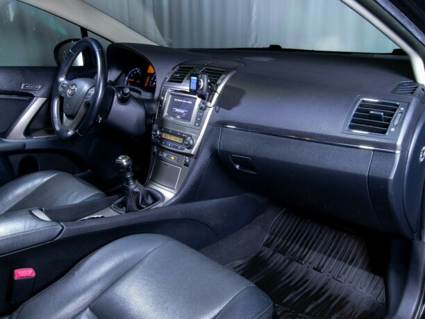 toyota-avensis-bensin-2012-big-54