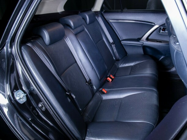 toyota-avensis-bensin-2012-big-58