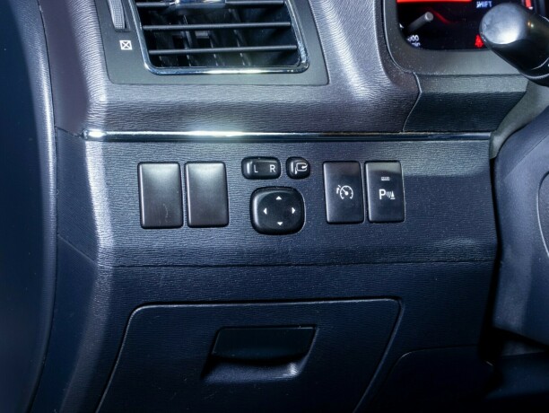 toyota-avensis-bensin-2012-big-27