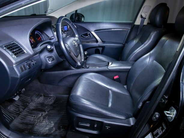 toyota-avensis-bensin-2012-big-50