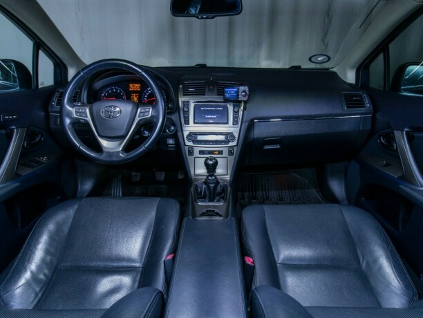 toyota-avensis-bensin-2012-big-47