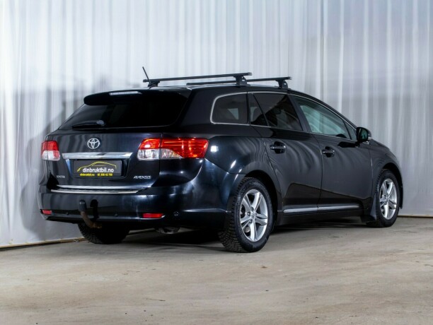 toyota-avensis-bensin-2012-big-6