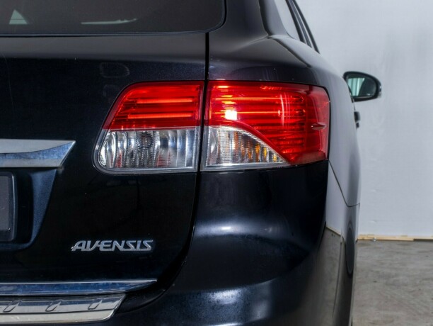 toyota-avensis-bensin-2012-big-8