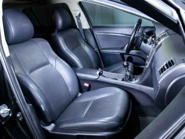 toyota-avensis-bensin-2012-big-56