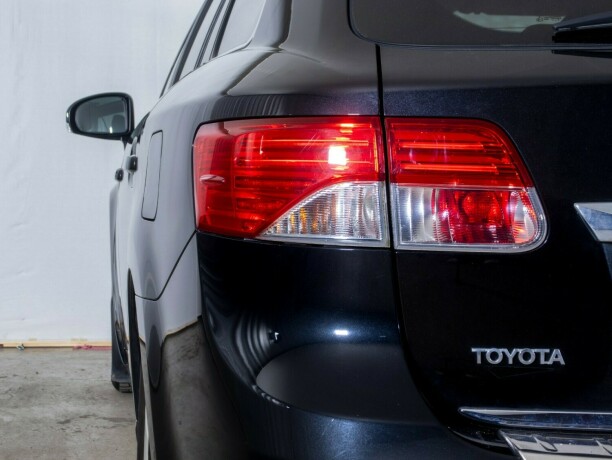 toyota-avensis-bensin-2012-big-9
