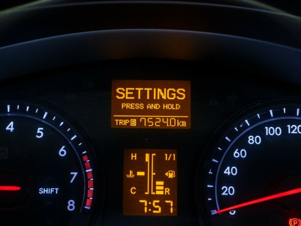 toyota-avensis-bensin-2012-big-29