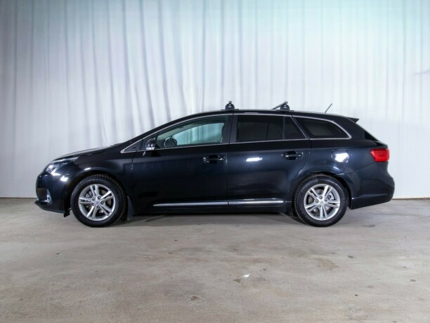 toyota-avensis-bensin-2012-big-4