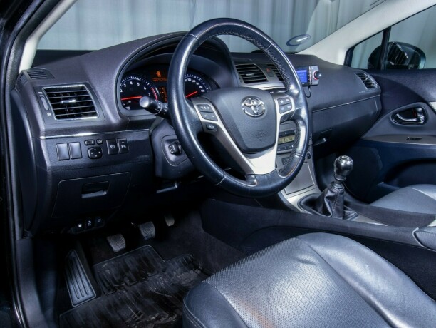 toyota-avensis-bensin-2012-big-49