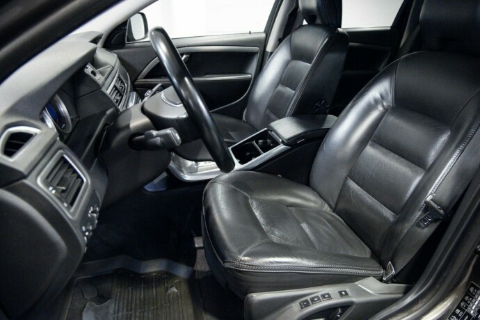 volvo-xc-70-diesel-2012-big-4