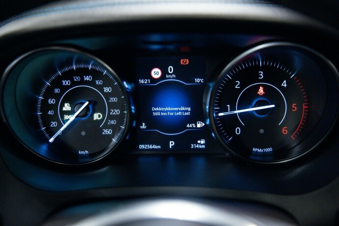 jaguar-e-pace-diesel-2018-big-11