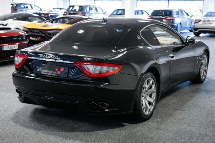 maserati-granturismo-bensin-2008-big-2