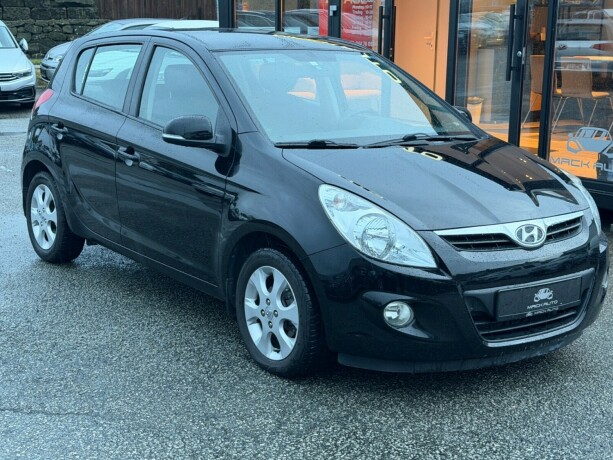 hyundai-i20-bensin-2011-big-0
