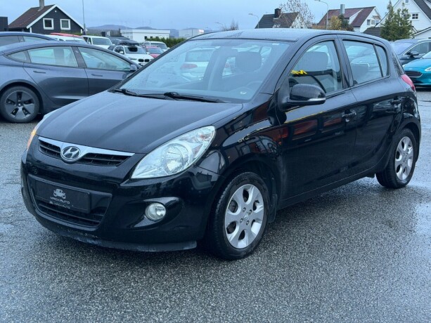 hyundai-i20-bensin-2011-big-2