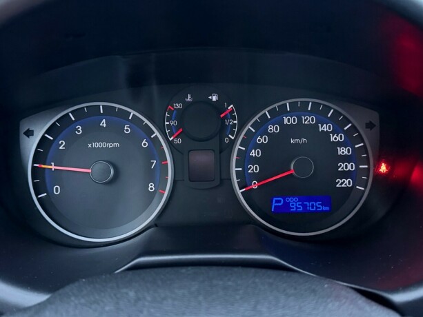 hyundai-i20-bensin-2011-big-13