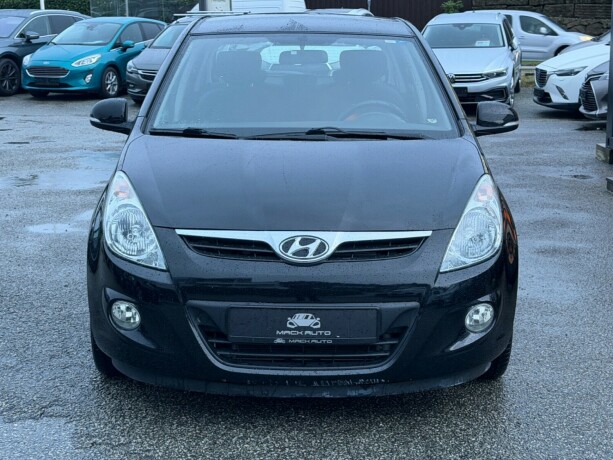 hyundai-i20-bensin-2011-big-1