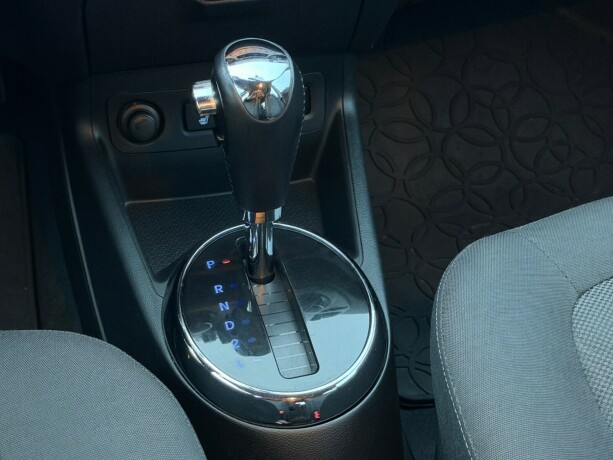 hyundai-i20-bensin-2011-big-8