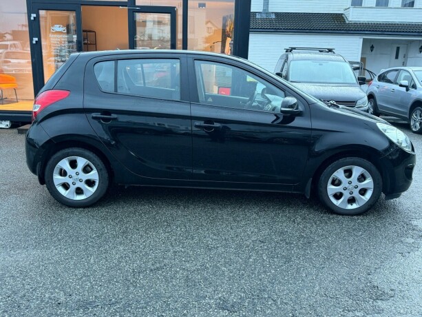 hyundai-i20-bensin-2011-big-5