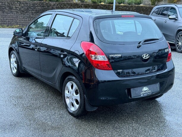 hyundai-i20-bensin-2011-big-3
