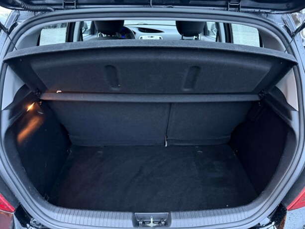 hyundai-i20-bensin-2011-big-14