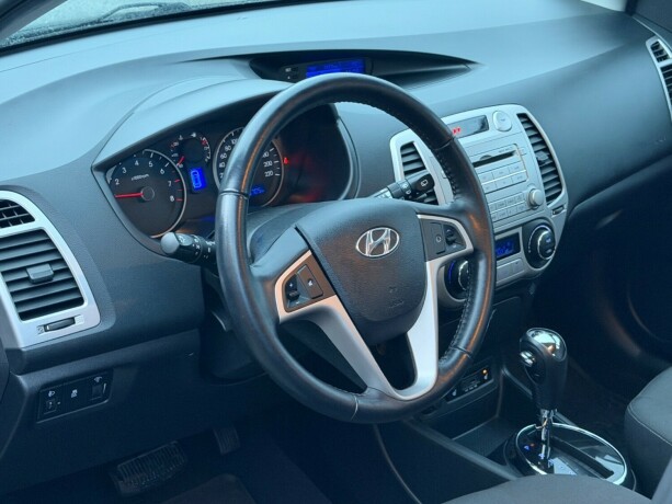 hyundai-i20-bensin-2011-big-6