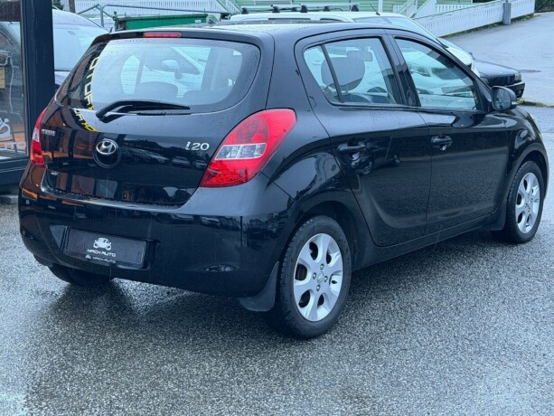 hyundai-i20-bensin-2011-big-4