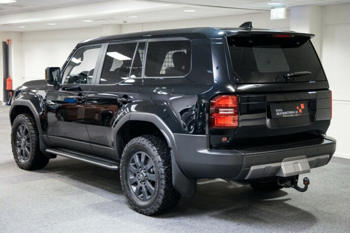 toyota-land-cruiser-2025-big-1