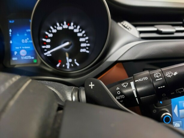 toyota-avensis-bensin-2015-big-48