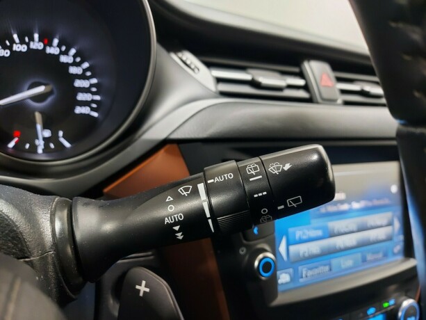 toyota-avensis-bensin-2015-big-49