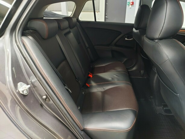 toyota-avensis-bensin-2015-big-29