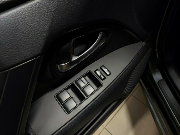 toyota-avensis-bensin-2015-big-32