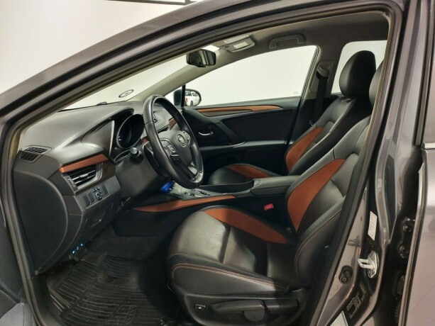 toyota-avensis-bensin-2015-big-23