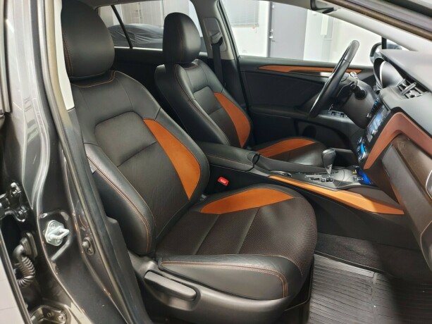 toyota-avensis-bensin-2015-big-27