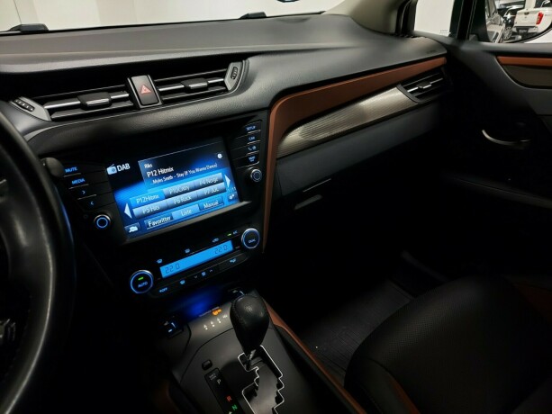 toyota-avensis-bensin-2015-big-47