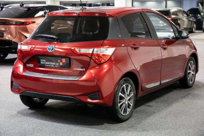 toyota-yaris-elektrisitetbensin-2019-big-2