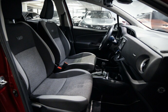 toyota-yaris-elektrisitetbensin-2019-big-9