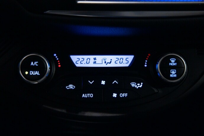 toyota-yaris-elektrisitetbensin-2019-big-16