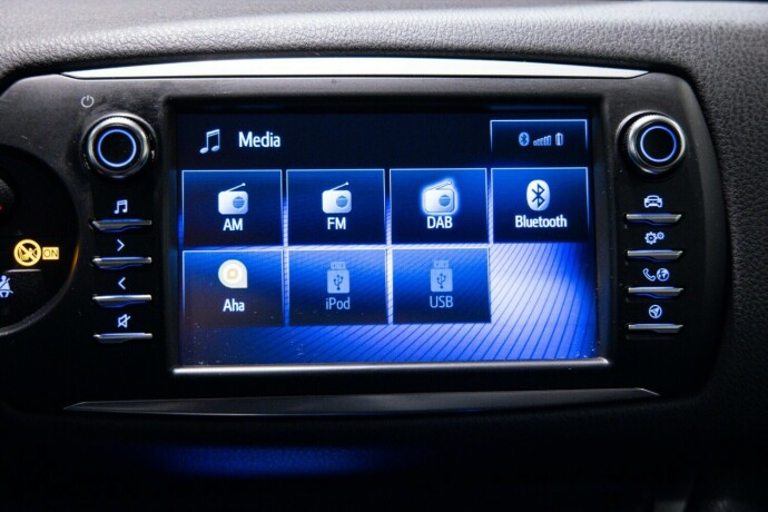 toyota-yaris-elektrisitetbensin-2019-big-15